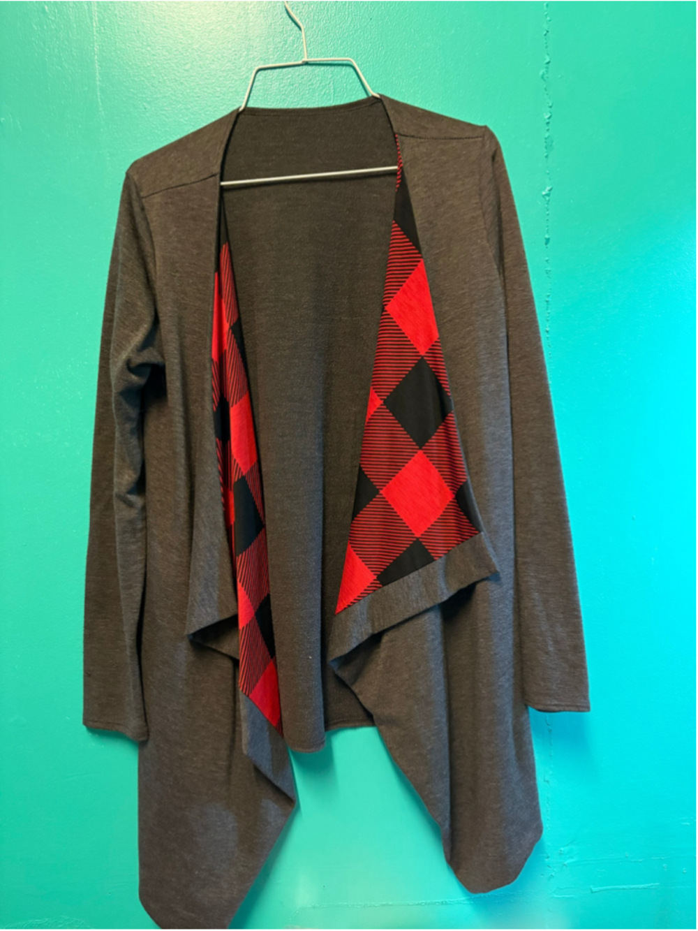 Women's Unbranded Cardigan Sweater Size M Grey Red Plaid